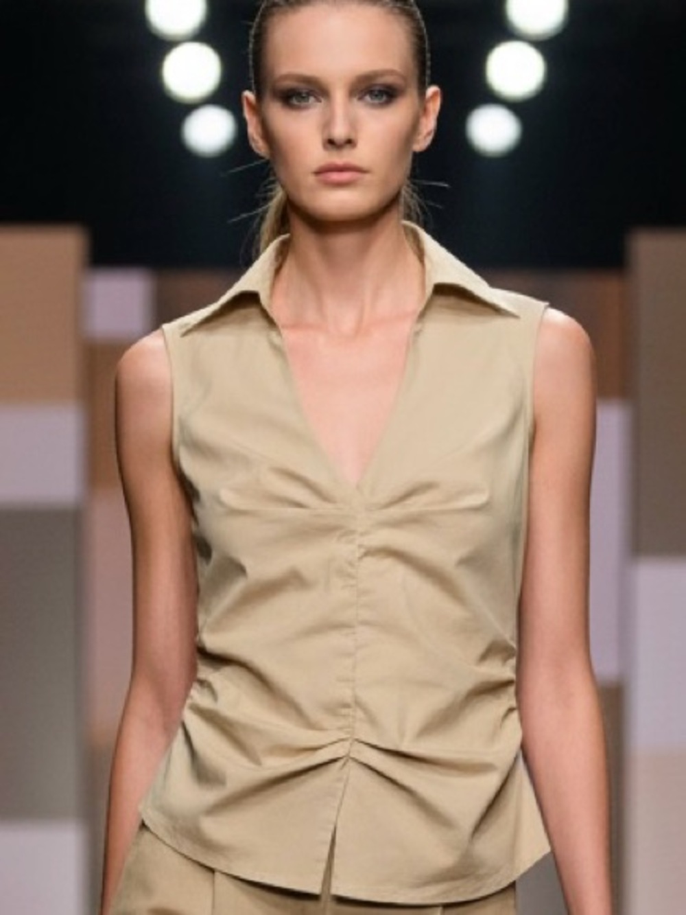 NEXX Tan Ruched Sleeveless Collared V-Neck Top - 97%Cotton- Side zipper -Size S